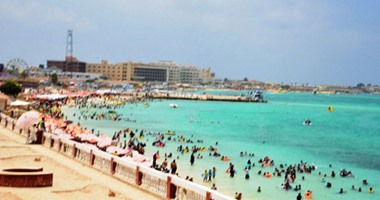 إقبال المصطافين على السيرك والعرض الروسى بمرسى مطروح