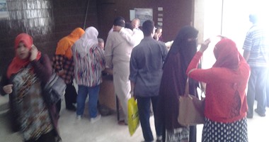 عاملو المؤسسة الثقافية للجامعة العمالية ينظمون وقفة اعتراضا على تردى أوضاعها