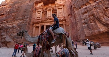 فى عامها التاسع ضمن قائمة عجائب الدنيا.. المدينة الوردية تجذب سياح العالم
