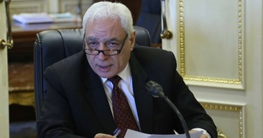 بعد فتوى "برهامى" بتحريم بيع الطعام لتاجر المخدرات.. البرلمان يتصدى لفوضى الإفتاء.. اللجنة الدينية تتعهد بتجديد الخطاب الدينى.. وأسامة العبد: الفقهاء وصفوا من يخرج عن حدود شرع الله بالمفتى الماجن
