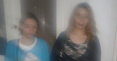 القبض على ربة منزل أثناء تسهيلها دعارة أخرى فى الطريق العام بالإسكندرية