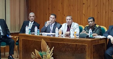 وكيل وزارة الصحة بالدقهلية يجتمع بمديرى المستشفيات والإدارات