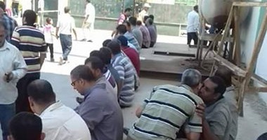 إضراب عمال مصنع الغزل بالصالحية الجديدة عن العمل للمطالبة بمستحقاتهم المالية