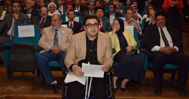 جامعة طنطا تكرم النقيب محمود الكومى فى مؤتمر البحث العلمى