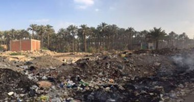 تلال القمامة تحاصر شوارع الإسكندرية قبل عيد الفطر.. " أكوم الزبالة " لا تفرق بين الأحياء الشعبية والراقية.. والمحافظة تفقد السيطرة والمحافظ يؤجل الملف لشهر سبتمبر 