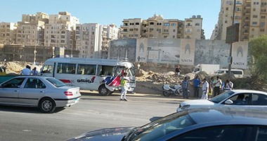 توقف حركة المرور بسبب تصادم سيارتين أعلى الدائرى