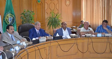 محافظ الإسماعيلية يؤكد على الاهتمام بمحدودي الدخل والعمل على تلبية مطالبهم