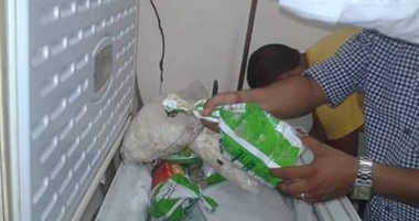 بالصور.. إعدام دواجن وخضراوات وكبدة وشيكولاته بمطعمين شهيرين بالدقهلية