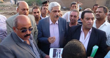رئيس السكة الحديد يكرم سائق ومساعد قطار لمنعهما حادث تصادم