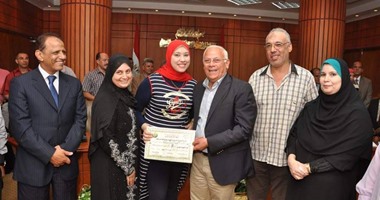 محافظ بورسعيد يكرم اوائل الثانوية العامة