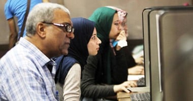 توافد طلاب المرحلة الثالثة للتنسيق على معامل الجامعات لتسجيل رغباتهم