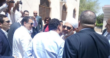 الإمام الأكبر يستقبل وزيرى الصحة والهجرة بالقرنة فى الأقصر