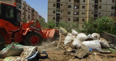 بالصور.. حملات مكثفة لإزالة المخالفات بالعاشر من رمضان