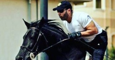 جولة فى حسابات النجوم.. أحمد السعدنى ينشر صورة لشبيهه "الداعشى".. والسقا يواصل عشقه للخيل على فيس بوك.. محمد رمضان يرد على متابعيه.. وهانى شاكر بصحبة أحفاده.. ميدو يرقص "داب" مع أولاده