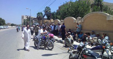 العاملون المؤقتون بالميكنة الزراعية بكفر الشيخ يعتصمون للمطالبة بصرف رواتبهم
