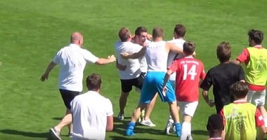 بالفيديو.. لاعب ألمانى درجة رابعة يسجل من نصف الملعب على طريقة بيكهام