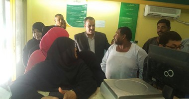 مدير بريد الأقصر يتابع العمل بالمكاتب وصرف المعاشات قبل العيد