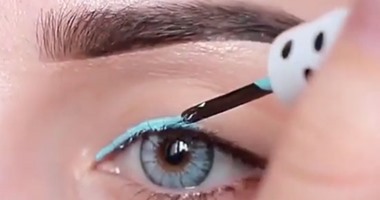بالفيديو والصور.. تعلمى رسم الآى لاينر بـ 3 ألوان.. أجمل صيحات المكياج