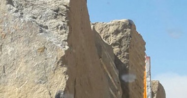 ضبط سيارة تقل 28 جوال أحجار الكوارتز الممزوجة بخام الذهب بمرسى علم