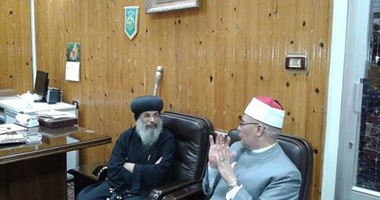 بالصور.. وفد من الكنيسة يقدم التهنئة لوكيل أوقاف القليوبية بمناسبة عيد الفطر