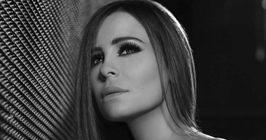 كارول سماحة تغنى وترقص وتشاهد مباراة الكلاسيكو مع جمهورها فى أوبرا مصر