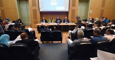 بالصور.. محافظ الإسكندرية: لم أتسلم أى دعم مادى من الدولة أو تبرعات حتى الآن.. ويعلق مازحاً: "شكلى نحس على المحافظة".. ويؤكد: مشكلة القمامة سببها نقص الموارد المالية.. ووزارة التنمية المحلية تتجاهلنا