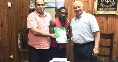 الغانى أشيمبونج مهاجم الداخلية يوقع للزمالك