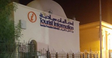صحافة المواطن.. مبنى تنشيط السياحة فى أسوان محاصر بالقمامة