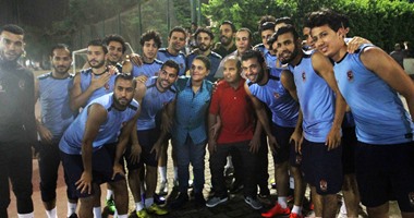 نجوم الأهلى يدعمون طفلا مصابا بالسرطان