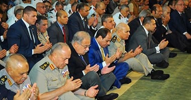 بالفيديو.. الرئيس يؤدى صلاة العيد بالإسكندرية.. وأسامة الأزهرى خلال الخطبة: الإرهاب إلى زوال وستشهد مصر فجرا جديدا على يد أبنائها المخلصين.. دين جميل كالإسلام لا يمكن أن يُولد قبحا أو إرهابا