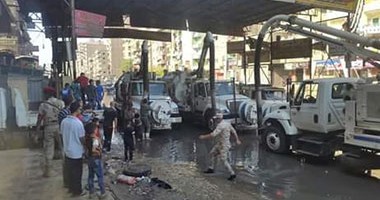 بالصور.. القوات المسلحة تنقذ مساجد ومنازل شبرا الخيمة من الغرق بمياه الصرف