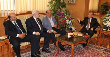 وفد كنيسة دمياط ونواب البرلمان يهنئون المحافظ بعيد الفطر المبارك