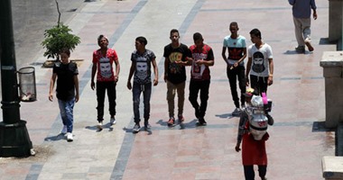 المواطنون يتوافدون على الكورنيش وشوارع وسط البلد للاحتفال بالعيد