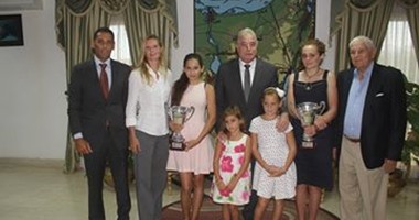 محافظ جنوب سيناء يستقبل بطلتا التزلج على الماء "سينا ودهب"
