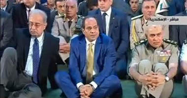 بالفيديو.. الرئيس السيسى وكبار رجال الدولة يؤدون صلاة العيد بالإسكندرية