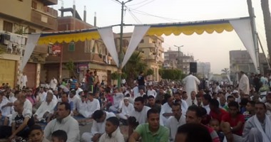 بالصور.. المئات من أهالى أبو المطامير يؤدون صلاة عيد الفطر