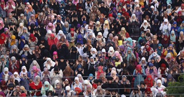 إطلاق الألعاب النارية بساحة جامع عمرو بن العاص احتفالا بالعيد