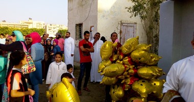 بالفيديو و الصور.. فرحة العيد تتحدى الإرهاب بشمال سيناء.. الآلاف يؤدون الصلاة فى الساحات.. شواطئ العريش تستقبل المحتفلين.. ومحاولات  إخوانية فاشلة لتحويل الاحتفال لمظاهرة