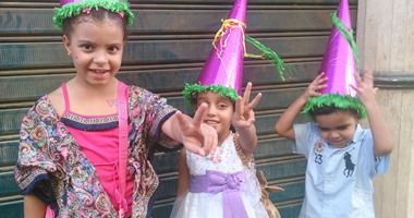 بالصور.. الأطفال والأهالى بمحافظة قنا يحتفلون بعيد الفطر 