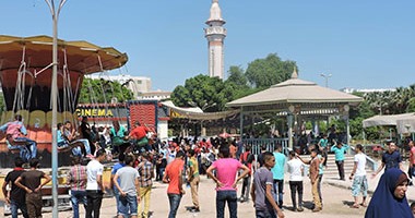 زيارة المدافن وتوزيع الفايش وأكل الملوحة والترمس.. أشهر عادات سوهاج فى العيد