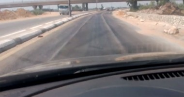 بالفيديو..قارئ يطالب المسئولين بإصلاح طريق المنصورة جمصة الدولى
