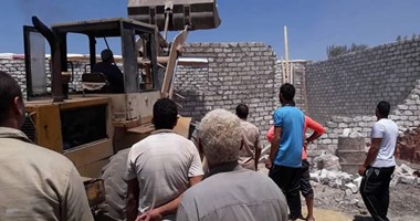 إزالة 10 حالات تعدى على الأرض الزراعية بمركزين بالمنيا