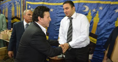 هانى شاكر ونادية مصطفى وبهاء الدين محمد أول الحضور لعزاء والد أمال ماهر