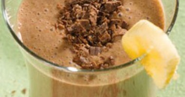 طريقة عمل مشروب الشيكولاتة والموز للأطفال الرياضيين