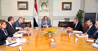 بعد عودته من السعودية.. "السيسى" يبحث مع محلب ووزراء الصناعة والكهرباء والتعاون الدولى والاستثمار "المشروعات الوطنية الكبرى".. الاجتماع ناقش تمويل مشروع قناة السويس وجهود الدولة لجذب الاستثمارات