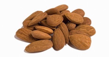 اللوز النيئ أفضل علاج لخفض ضغط الدم المرتفع