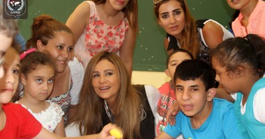 بالصور..  كارول سماحة تزور ملجأ للأيتام الأيتام فى لبنان