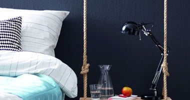 بالصور والخطوات.. اصنع بنفسك طاولة سرير جانبية معلقة