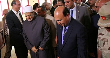 شيخ الأزهر من موقع الحفر بالقناة: الإسلام برىء من جماعات القتل