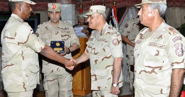 بالصور.. وزير الدفاع يكرم المتميزين من قادة وضباط حرس الحدود